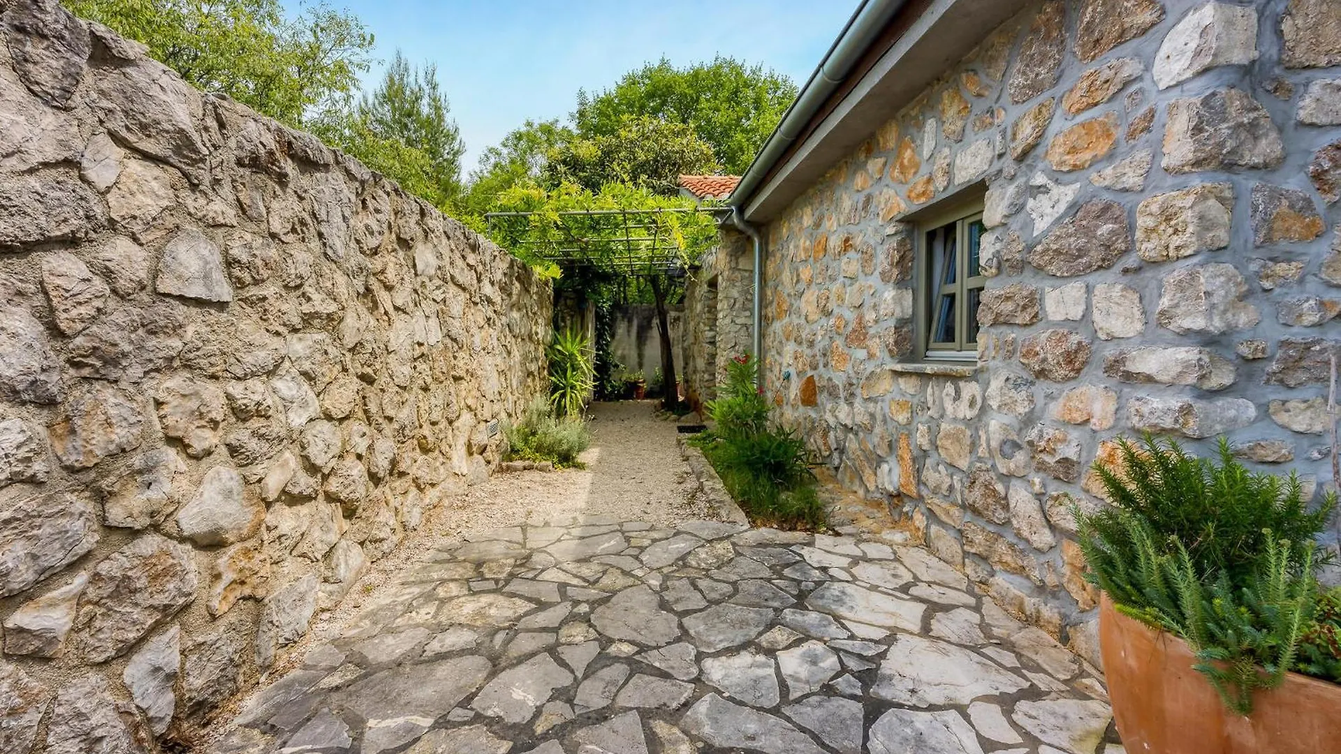 2 Bedroom Pet Friendly Home In Malinska Holiday home